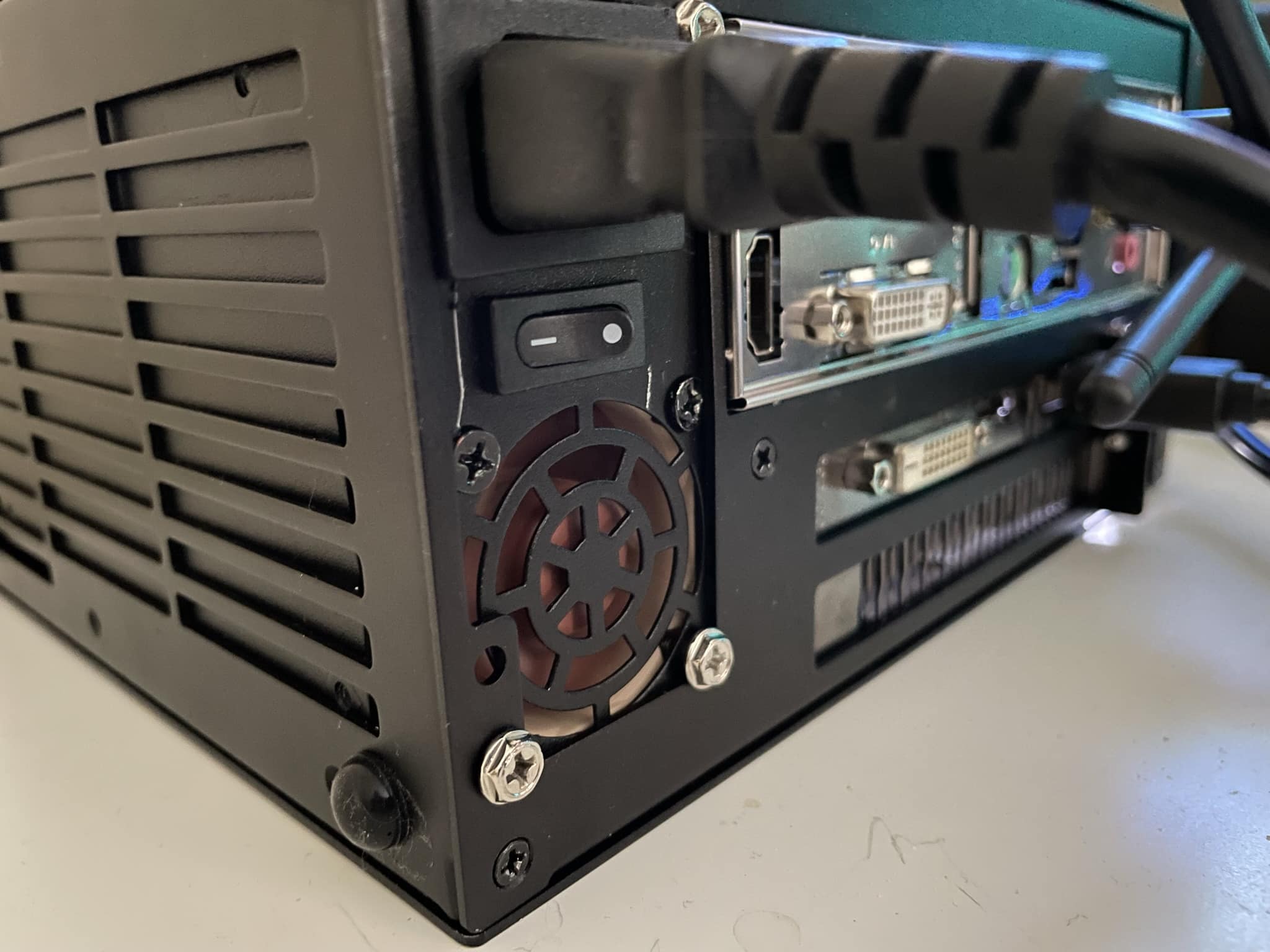 Noctua fan mod for noisy PSU - A tale from the Droid Crypt